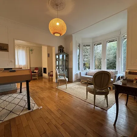 Stylish House Near Le Mans Circuit Λε Μανς